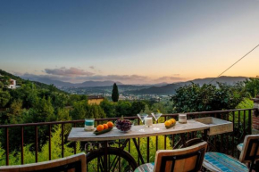Villa Alice, panoramic stone farmhouse to sleep 10